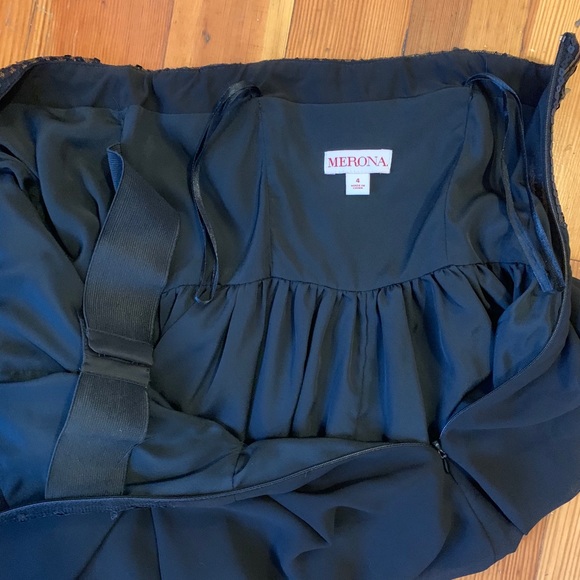 Black dress - Picture 4 of 4